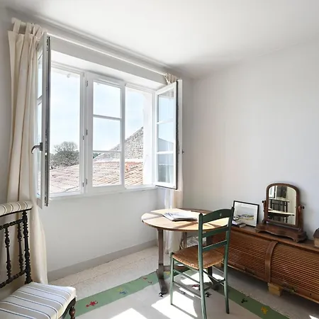 Maison De Charme Renovee Avec Jardin Clos, Ideale Pour Familles, - Fr-1-434-112 *